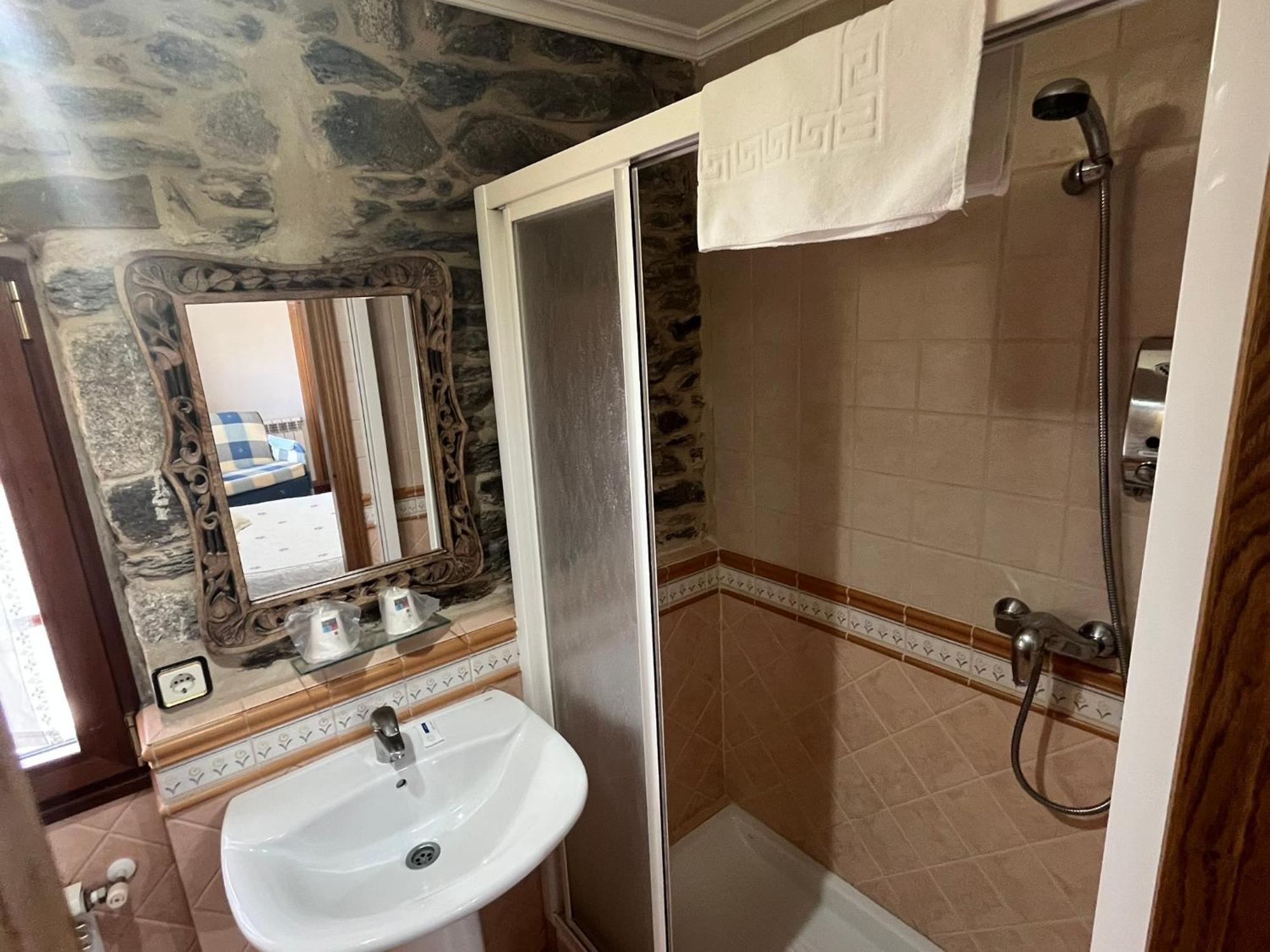 Hotel Caldelas Sacra-Pension Rustica 3 Estrellas Castro Caldelas Luaran gambar